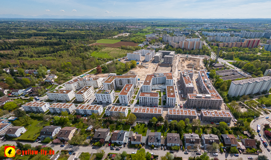 04.05.2023 - Luftbilder vom Alexisqaurtier und Pandion Verde in Neuperlach
